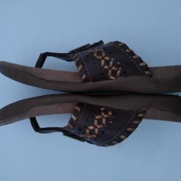 Array Moki Medallion Leather Thong Sandal Brown Women's sz 6.5 - Picture 7 of 7